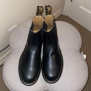 2976 YELLOW STITCH SMOOTH LEATHER CHELSEA BOOTS